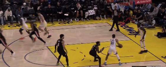 西汉姆训练开放日，国际比赛日篮板制胜引欢呼，CBA季后赛在即，心理建设被强调的简单介绍