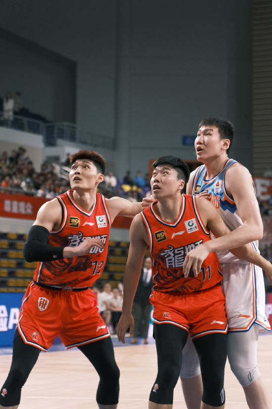 广州队发布备战花絮；今晚内部沟通；意甲任务艰巨；轮换策略成焦点(广州2035年总体规划图)