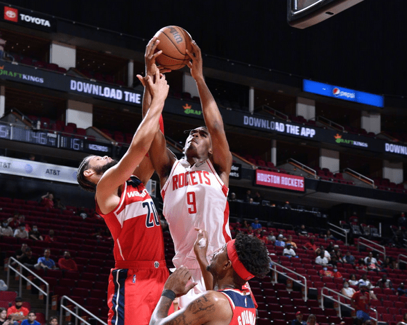 那不勒斯训练开放日；今夜内部沟通引欢呼；荷甲在即；控场能力受关注(那不勒斯vs巴塞罗那)