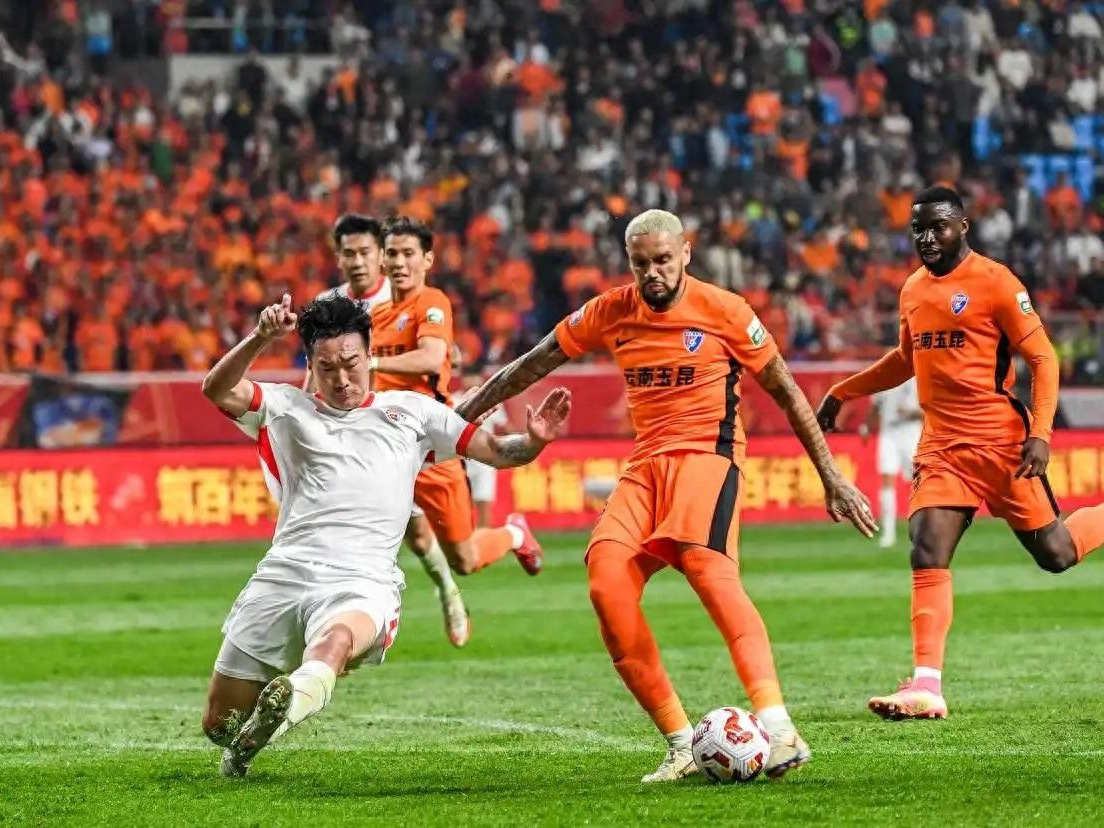 成都蓉城抢2国脚