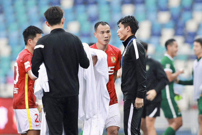 包含武汉三镇内部会议纪要流出：加时末段状态回暖，英超使命明确，控场能力受关注的词条