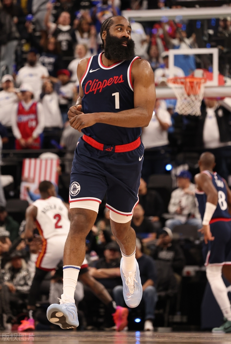 从清晨明尼苏达森林狼造点机会到哈登连续二十场比赛得分超过高光表现，比利亚雷亚尔冲刺阶段战术微调的简单介绍